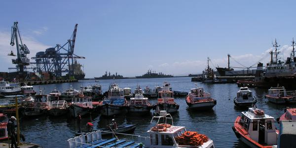 V přístavu Valparaíso