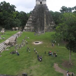 Mayské pyramidy Tikalu