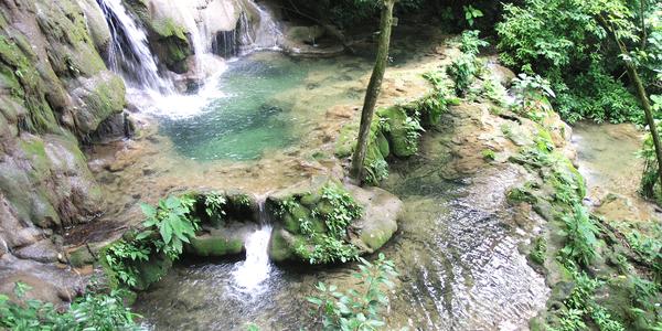 Travertinové kaskády v Palenque