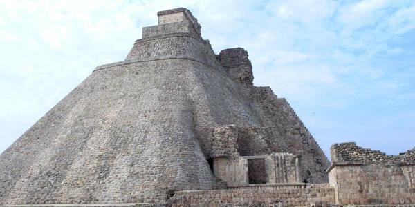 Kouzelníkova pyramida v Uxmalu