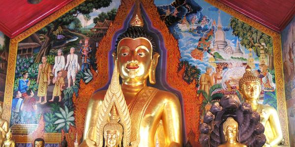 Interiér chrámu ve Wat Doi Suthep