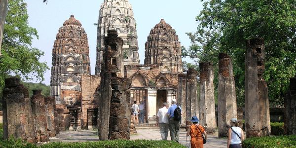 Khmérské prangy Wat-Si-Sawai v Sukhotai