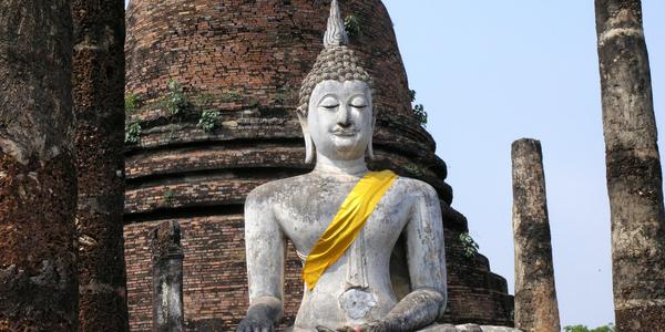 Socha Buddhy v chrámu Wat-Si-Sawai v Sukhotai