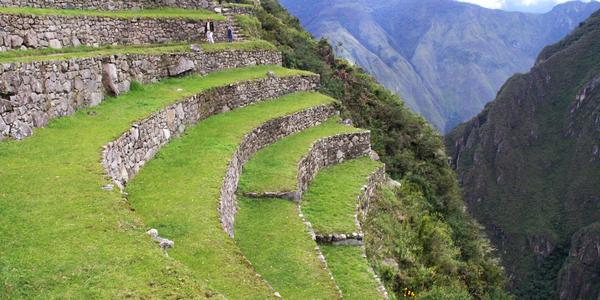Machu Picchu, srázy nad údolím Urubamby