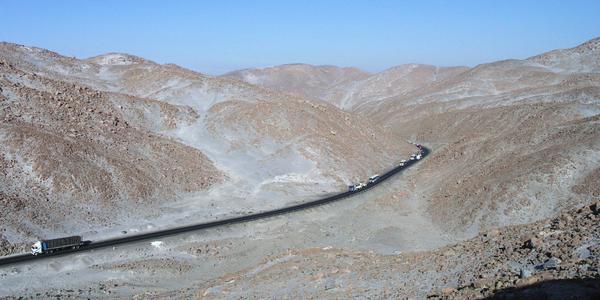 Panamerická dálnice pouští Atacama