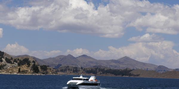 Katamarán na Titicaca