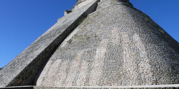 Kouzelníkova pyramida, Uxmal