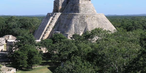 Uxmal, pyramida Kouzelníka _2