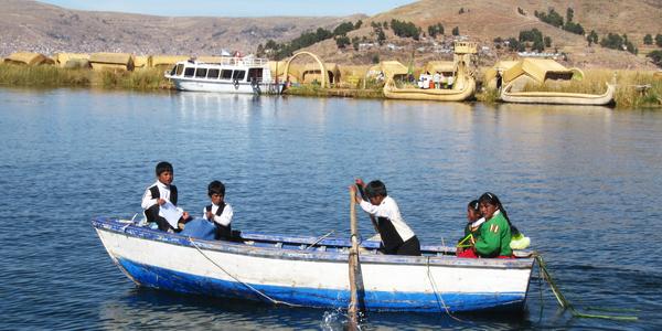 Děti plují do školy, Titicaca