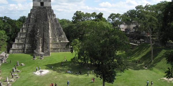 Ohromující pyramidy Tikalu
