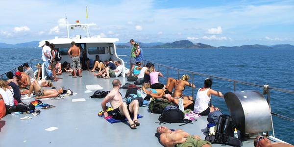 Idyla na palubě, plavba z Phi Phi na Phuket
