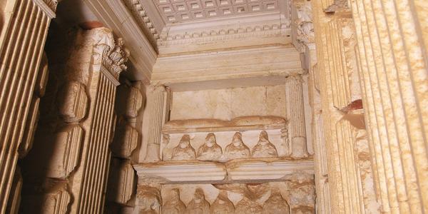 Interiér pouštní hrobky, Palmyra