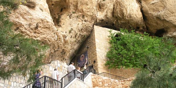 Vchod do skalního kláštera sv. Tekly, Maaloula