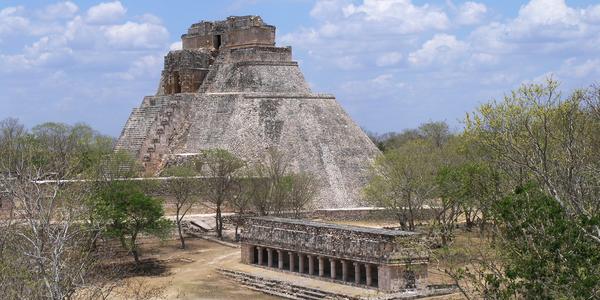 Kouzelníkova pyramida, Uxmal