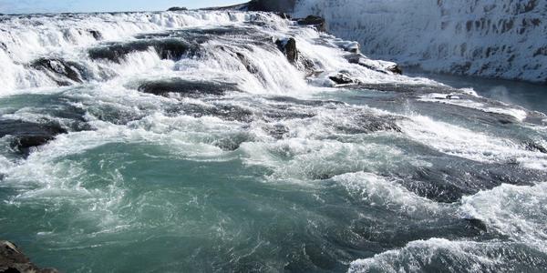 Polozamrzlý vodopád Gulfoss