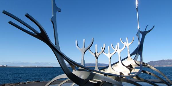 Reykjavik, Solmarid -  plastika vikingské lodi