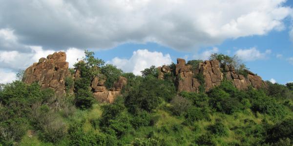 Impozantní žulové skály v  Tsavo West