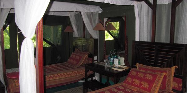 Interiér safari stanů v Masai Mara
