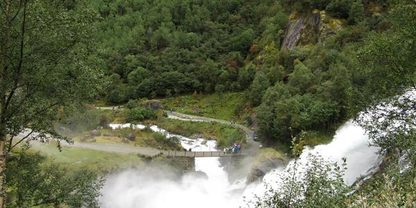 Vodopád pod ledovcem Briksdalsbreen