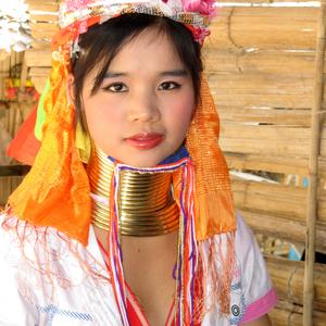 Chiang-Mai, kráska z kmene Padaung ze skupiny Karenů