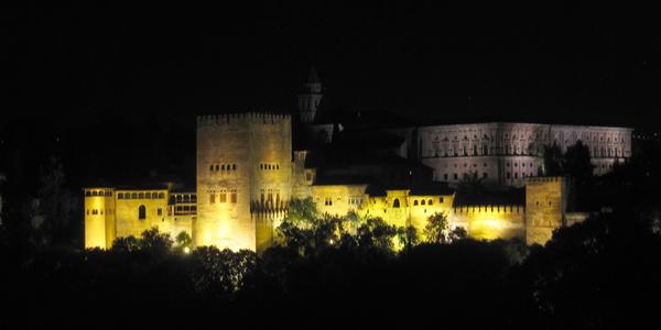 Noční Alhambra