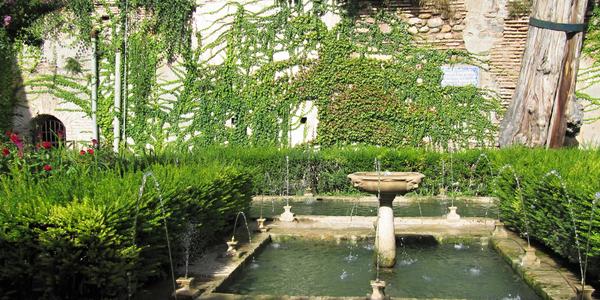 V zahradách generalife, Granada