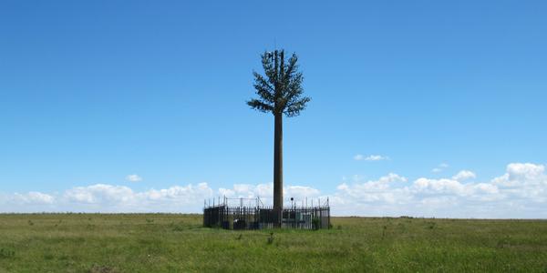 Stožár GPS uprostřed Masai Mara