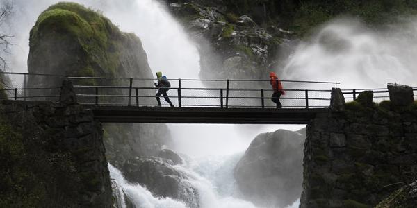 Pod ledovcem Briksdalsbreen