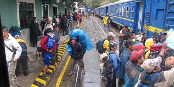 Na nádraží v Ollantaytambo