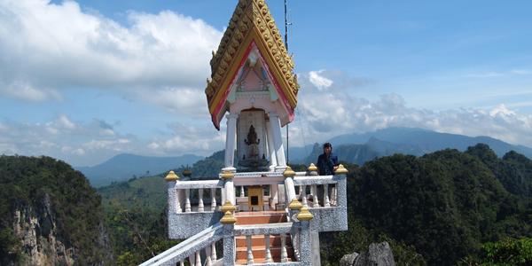 Vrcholový pavilon nad Tgří jeskyní na Krabi, 1247 schodů
