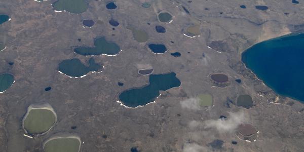 Pohled z letadla při letu z Esquelu do El Calafate