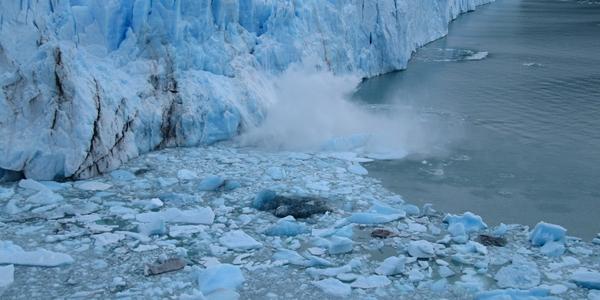 Telení ledovce Perito Moreno