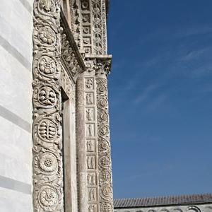 Kamenná krajka, Pisa