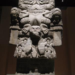 Hrůzostrašná bohyně Coatlique, muzeum v Mexico City