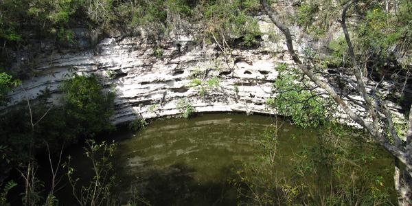 Obětní cenot v Chichen Itza