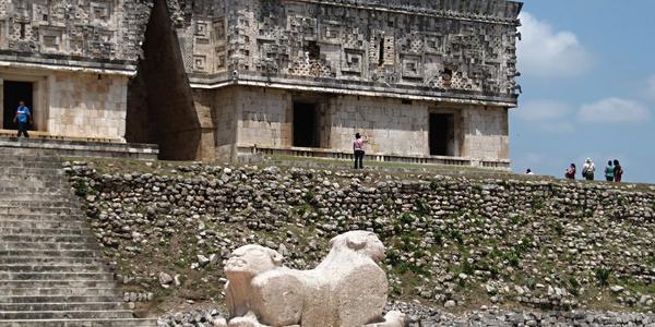 Palác vládce s trůnem jaguára, Uxmal