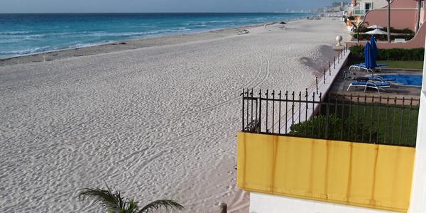 Ráno na pláži v Cancúnu