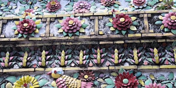 Detail výzdoby pagod ve Wat Po, Bangkok