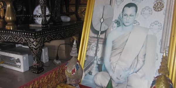 Když současný král byl mnichem, KOh Samui
