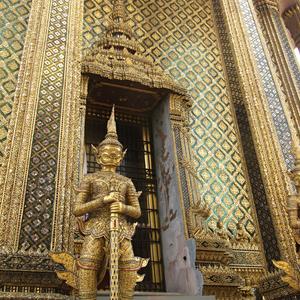 Nádherná výzdoba v areálu Grand Palace, Bangkok