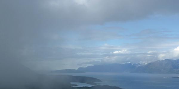Mlha nad fjordem, cesta do Tromso