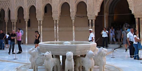 Lvi opět na svém místě, Alhambra