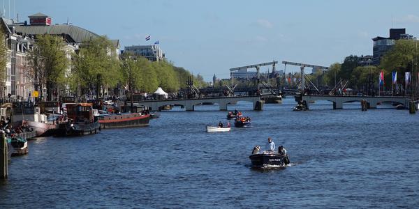 Na řece Amstel, Amsterodam