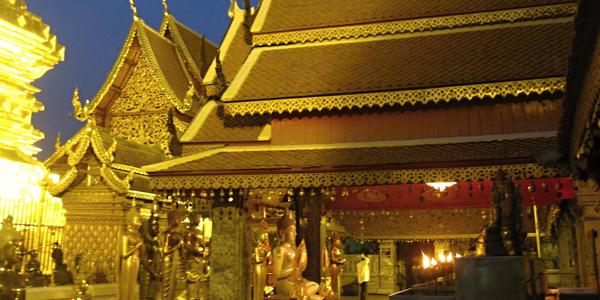 Chiang Mai, noční Wat Doi Suthep