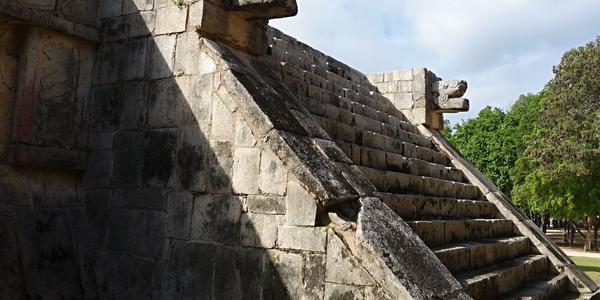 Chichen Itza, světlo a stín