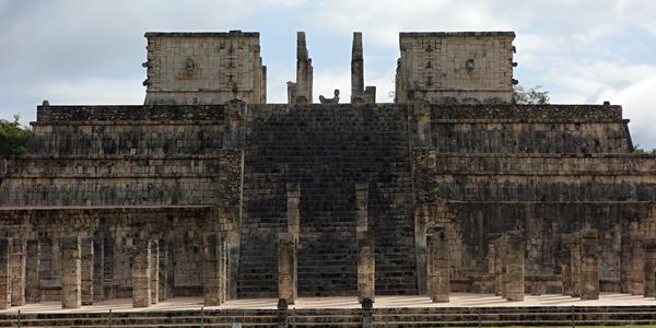Chichen Itza, symetrie Chrámu válečníků