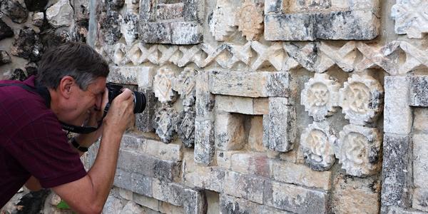 Uxmal, uzly přátelství