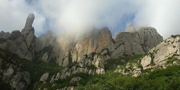 Skály Montserratu