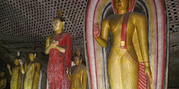 Buddhové v Dambulla