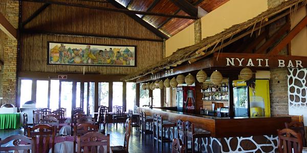 024. Jídelna chaty Ngulia lodge